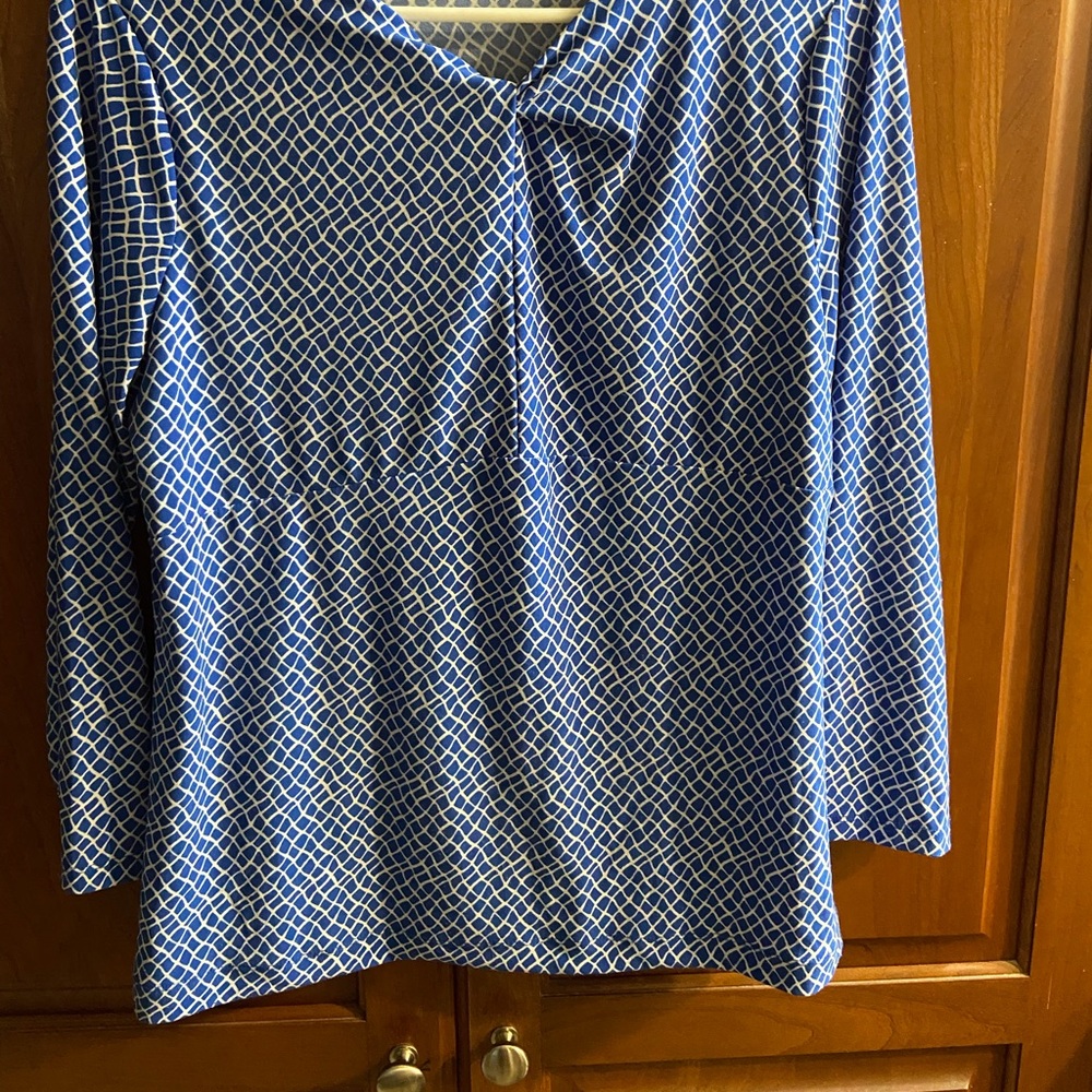 Chaps ladies blue and white pull over long sleeve top